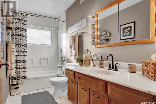 226 5Th Avenue E, Gravelbourg, SK - Indoor Photo Showing Bathroom