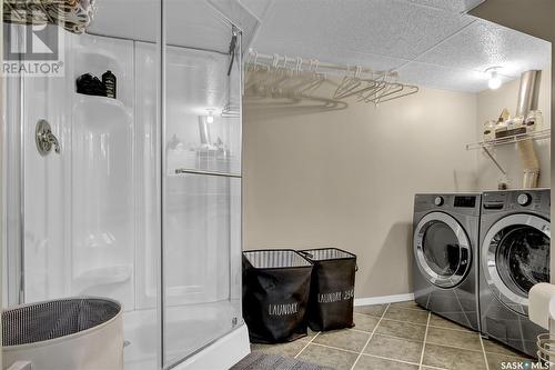 226 5Th Avenue E, Gravelbourg, SK - Indoor Photo Showing Laundry Room