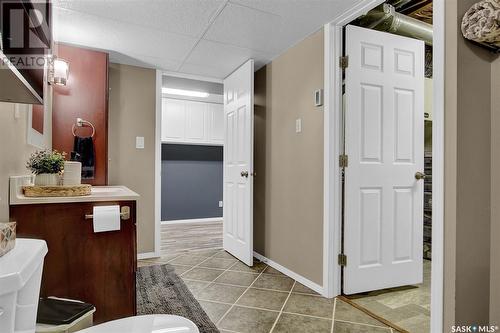 226 5Th Avenue E, Gravelbourg, SK - Indoor Photo Showing Bathroom