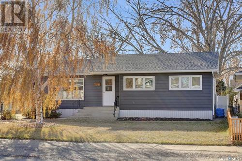 226 5Th Avenue E, Gravelbourg, SK - Outdoor