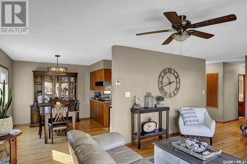 226 5Th Avenue E, Gravelbourg, SK - Indoor Photo Showing Living Room