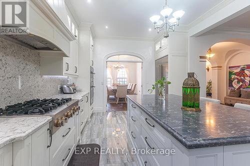 10 Costner Place, Caledon, ON - Indoor Photo Showing Kitchen With Upgraded Kitchen