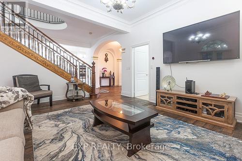 10 Costner Place, Caledon, ON - Indoor Photo Showing Living Room