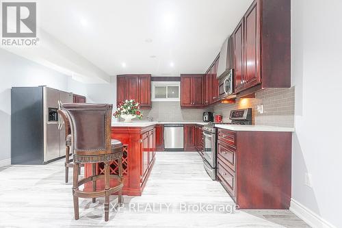 10 Costner Place, Caledon, ON - Indoor Photo Showing Kitchen