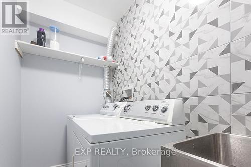 10 Costner Place, Caledon, ON - Indoor Photo Showing Laundry Room