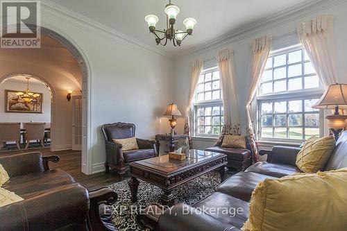 10 Costner Place, Caledon, ON - Indoor Photo Showing Living Room