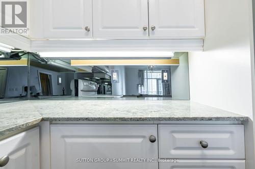 1805 - 350 Princess Royal Drive, Mississauga, ON - Indoor Photo Showing Kitchen