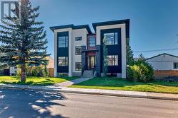 4635 22 Avenue NW  Calgary, AB T3B 0X9