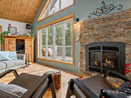 Salon - 658 Ch. Du Val-Des-Monts, Saint-Adolphe-D'Howard, QC - Indoor Photo Showing Living Room With Fireplace