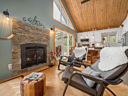 Salon - 658 Ch. Du Val-Des-Monts, Saint-Adolphe-D'Howard, QC - Indoor Photo Showing Living Room With Fireplace