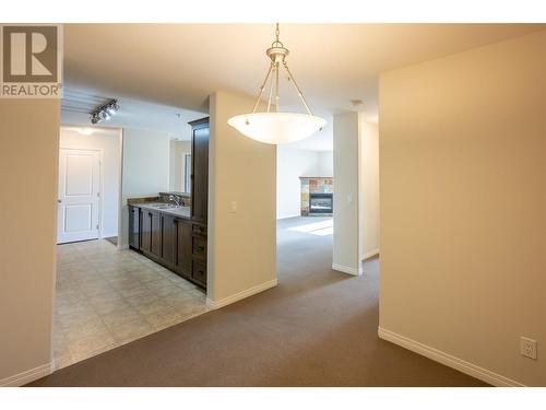 4874 Stanley Street Unit# 106, Radium Hot Springs, BC - Indoor