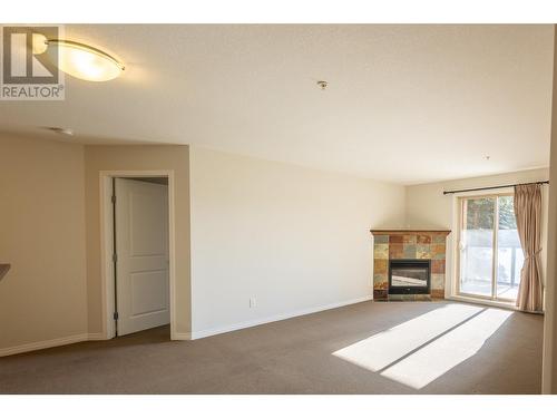 4874 Stanley Street Unit# 106, Radium Hot Springs, BC - Indoor Photo Showing Living Room With Fireplace