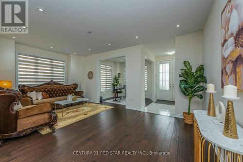 1 Goodview Drive, Brampton, ON - Indoor Photo Showing Living Room