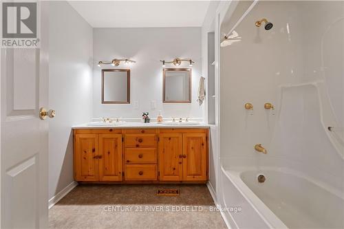 11155 Zeron Road, South Dundas, ON - Indoor Photo Showing Bathroom