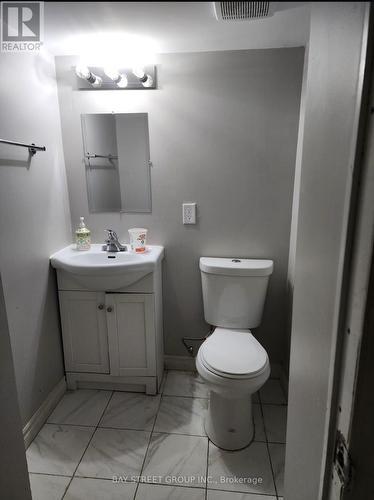 24 St Mark Place, Brampton, ON - Indoor Photo Showing Bathroom