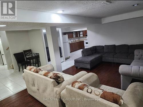 24 St Mark Place, Brampton, ON - Indoor Photo Showing Living Room