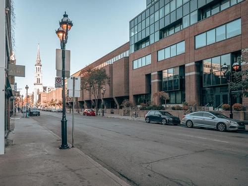 Exterior entrance - 1406-1150 Rue St-Denis, Montréal (Ville-Marie), QC 