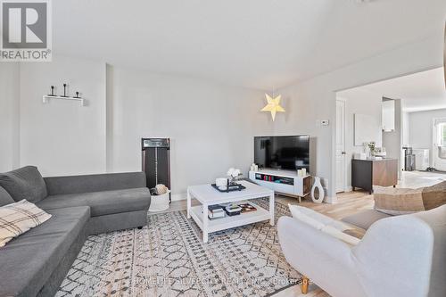 40 - 7768 Ascot Circle, Niagara Falls, ON - Indoor Photo Showing Living Room