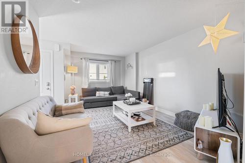 40 - 7768 Ascot Circle, Niagara Falls, ON - Indoor Photo Showing Living Room