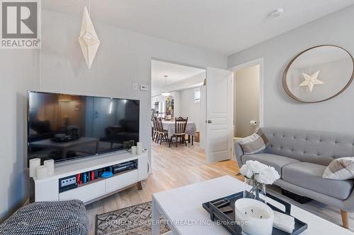 40 - 7768 Ascot Circle, Niagara Falls, ON - Indoor Photo Showing Living Room