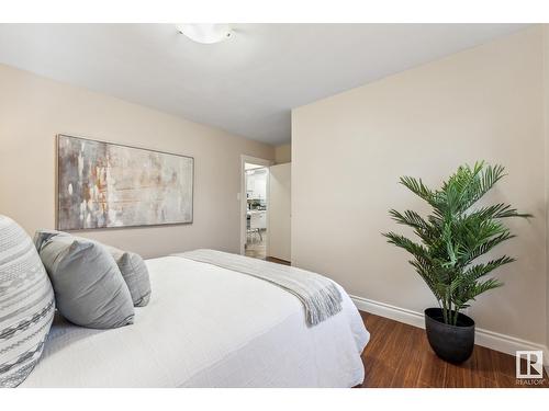 11343 54 St Nw, Edmonton, AB - Indoor Photo Showing Bedroom