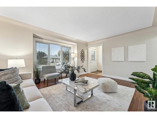 11343 54 St Nw, Edmonton, AB - Indoor Photo Showing Living Room