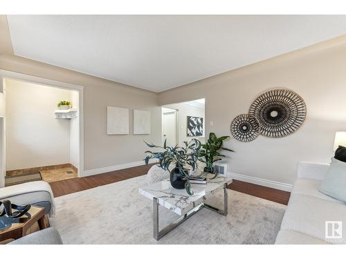 11343 54 St Nw, Edmonton, AB - Indoor Photo Showing Living Room