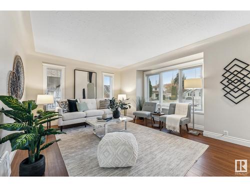 11343 54 St Nw, Edmonton, AB - Indoor Photo Showing Living Room