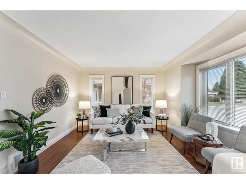 11343 54 St Nw, Edmonton, AB - Indoor Photo Showing Living Room