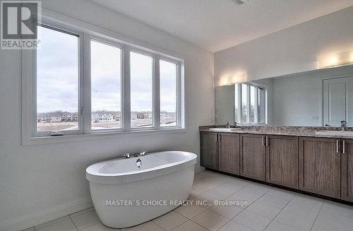 29 Charlotte Abby Drive, East Gwillimbury, ON - Indoor Photo Showing Bathroom