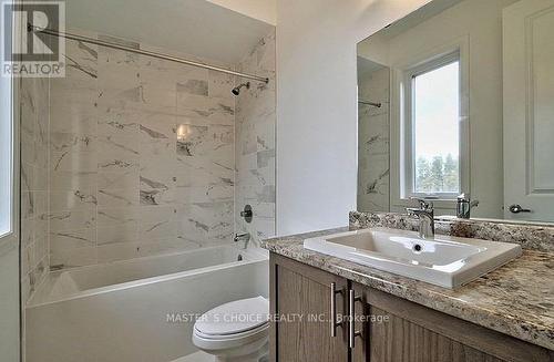 29 Charlotte Abby Drive, East Gwillimbury, ON - Indoor Photo Showing Bathroom