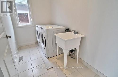 29 Charlotte Abby Drive, East Gwillimbury, ON - Indoor Photo Showing Laundry Room