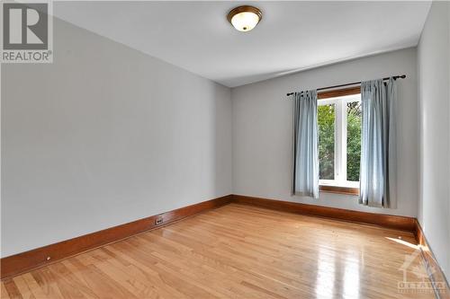 2ND Bedroom with Closet - 62 Lees Avenue, Ottawa, ON - Indoor Photo Showing Other Room