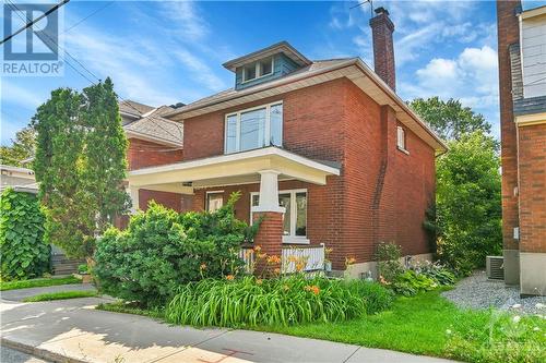 Cute Craftsman with many origins features ! - 62 Lees Avenue, Ottawa, ON - Outdoor