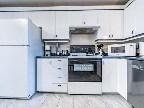 Cuisine - 3128  - 3140 103E Avenue, Shawinigan, QC - Indoor Photo Showing Kitchen