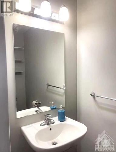 209 Fergus Crescent, Ottawa, ON - Indoor Photo Showing Bathroom