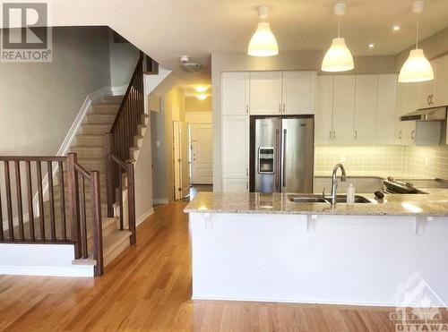 209 Fergus Crescent, Ottawa, ON - Indoor Photo Showing Kitchen With Double Sink With Upgraded Kitchen