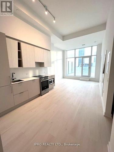 529 - 3900 Confederation Parkway, Mississauga, ON - Indoor Photo Showing Kitchen