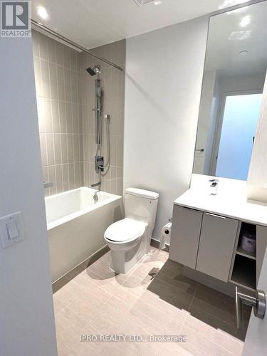 529 - 3900 Confederation Parkway, Mississauga, ON - Indoor Photo Showing Bathroom