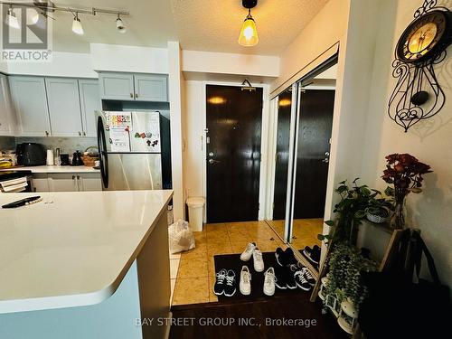 1909 - 18 Spring Garden Avenue, Toronto, ON - Indoor Photo Showing Kitchen