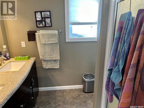 Iroquois Lake, Saskatchewan - Indoor Photo Showing Bathroom