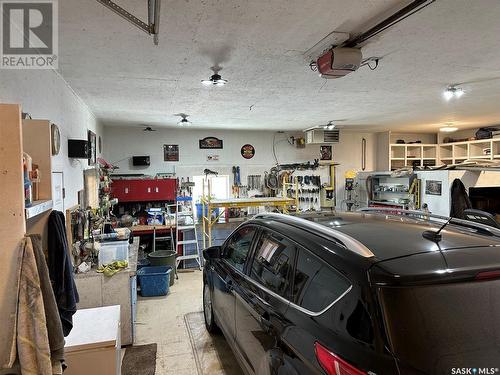 Iroquois Lake, Saskatchewan - Indoor Photo Showing Garage