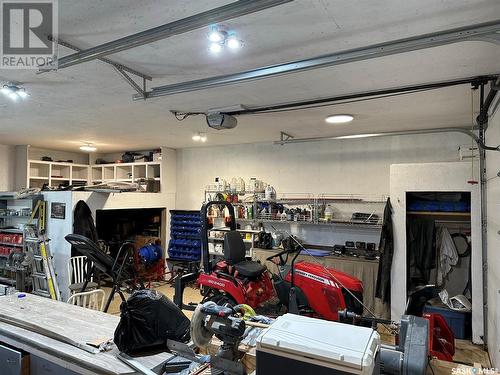 Iroquois Lake, Saskatchewan - Indoor Photo Showing Garage