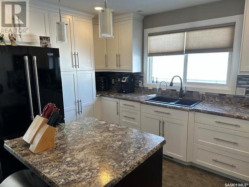 Iroquois Lake, Saskatchewan - Indoor Photo Showing Kitchen With Double Sink With Upgraded Kitchen