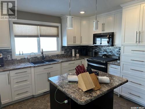 Iroquois Lake, Saskatchewan - Indoor Photo Showing Kitchen With Double Sink With Upgraded Kitchen