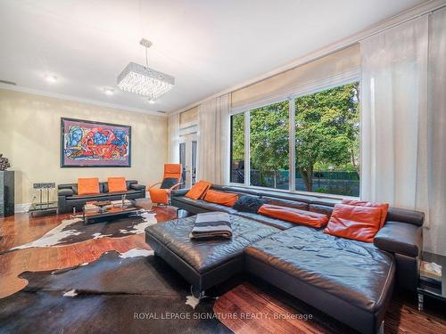 65 Charles St, Vaughan, ON - Indoor Photo Showing Living Room