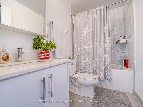 1808-85 Oneida Cres, Richmond Hill, ON - Indoor Photo Showing Bathroom