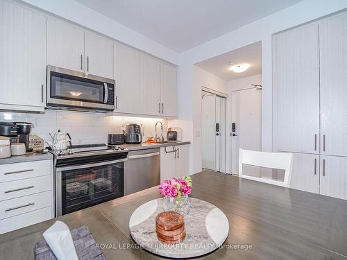 1808-85 Oneida Cres, Richmond Hill, ON - Indoor Photo Showing Kitchen With Upgraded Kitchen