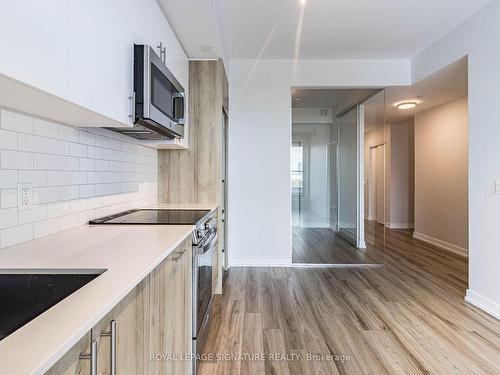 703-1195 The Queensway Ave, Toronto, ON - Indoor Photo Showing Kitchen