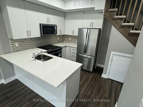 6-3472 Widdicombe Way, Mississauga, ON - Indoor Photo Showing Kitchen With Upgraded Kitchen